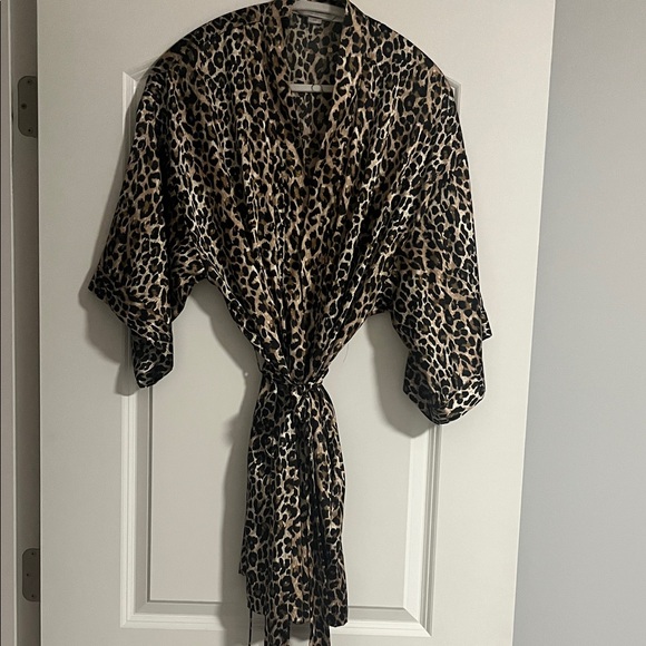 Victoria secret Leopard Print Robe - Picture 1 of 3